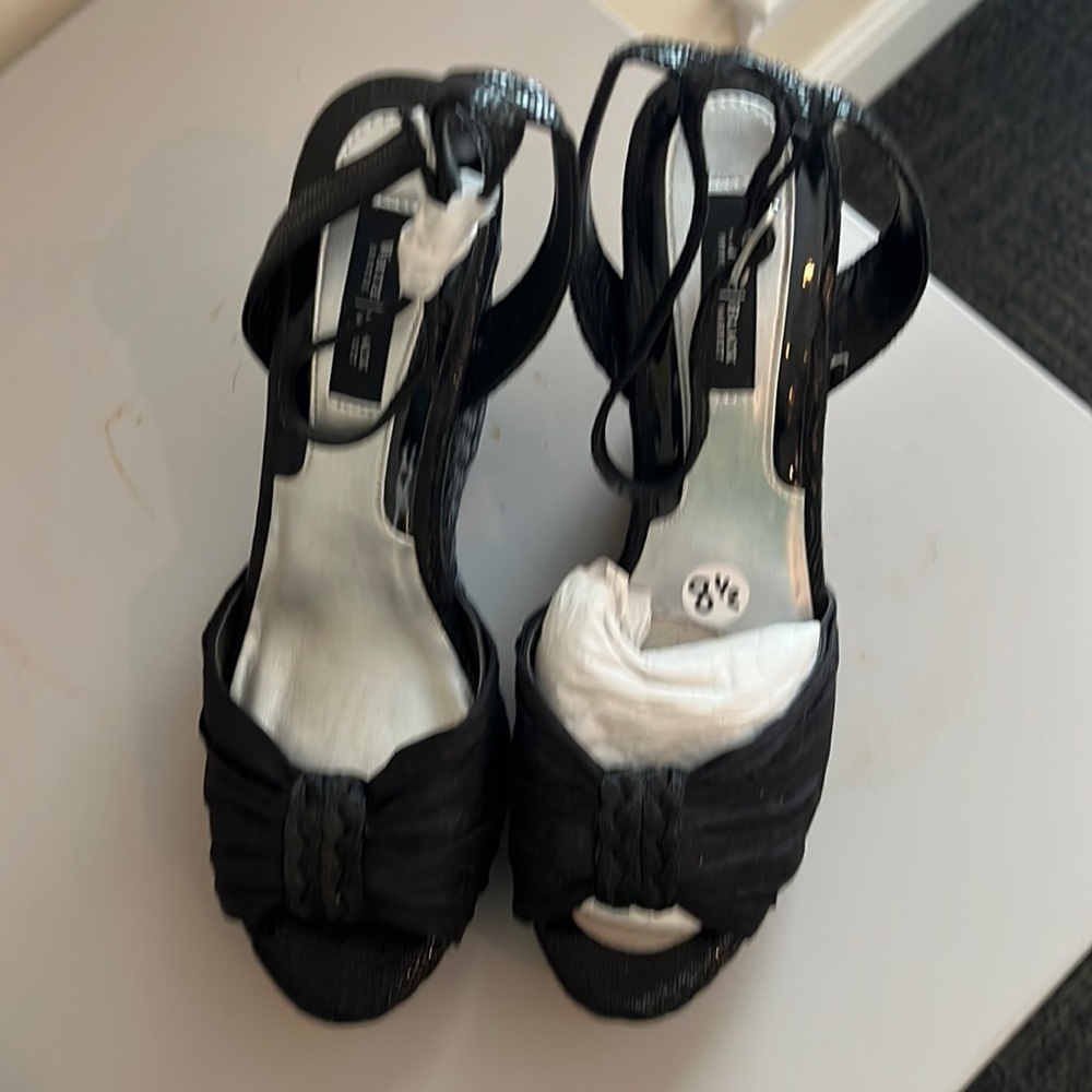 Black wedge